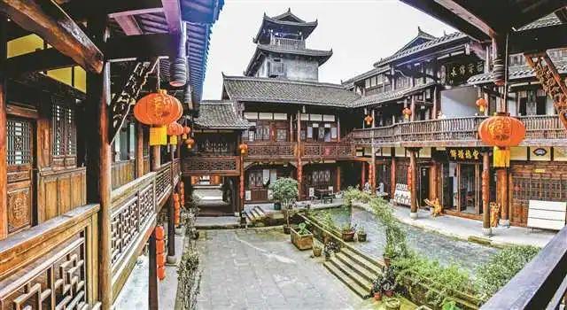 葵花嫌电影票太贵要去退票,不想前台不让退不说,还把男友气走了——深度交流与分享的红迪网平台